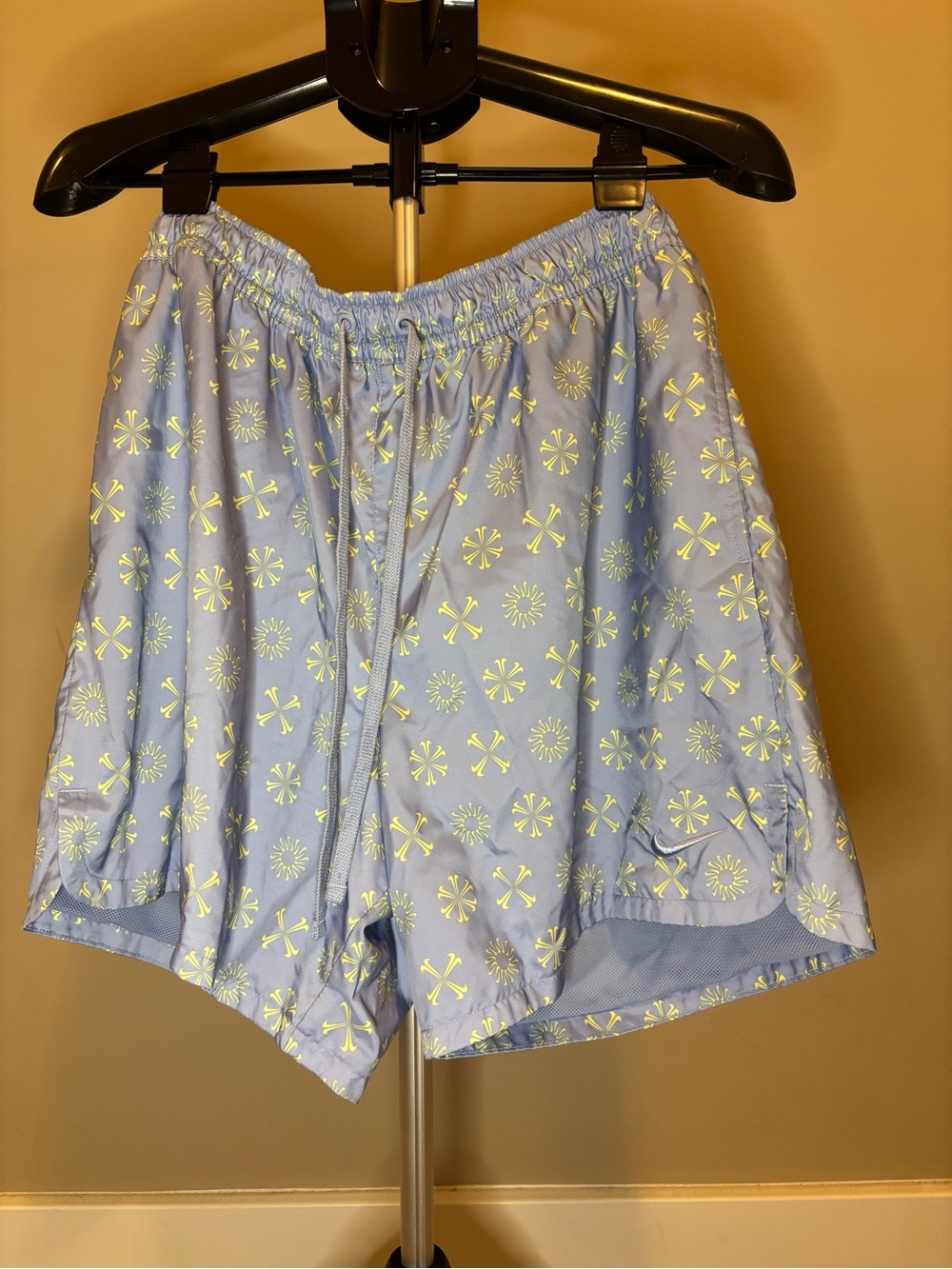 Nike Men’s XL Swim Trunks Blue Yellow Floral Print Board Shorts Mesh Lining